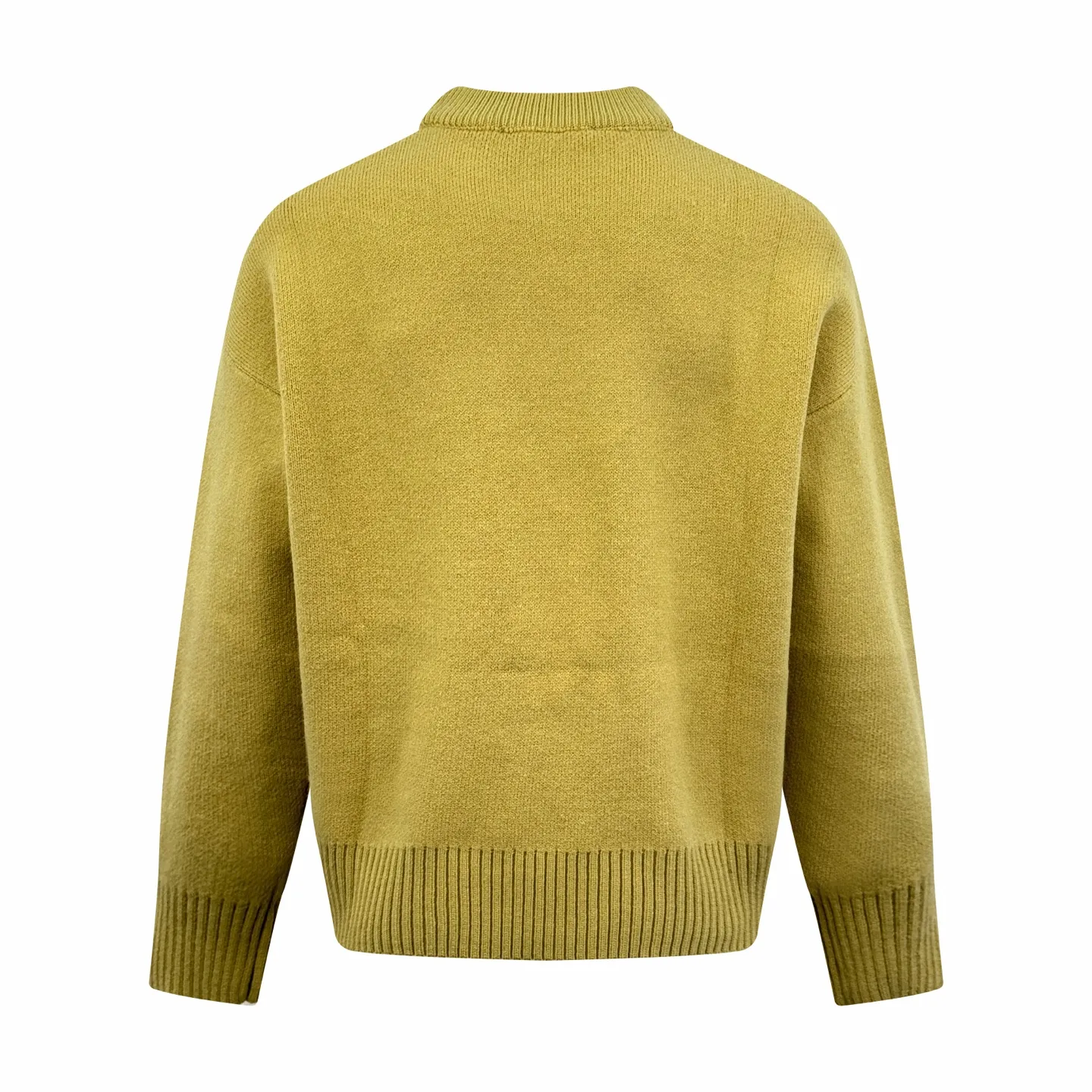 Ami Paris love jacquard crew neck sweater, custom-woven and dyed luxurious merino wool, soft and delicate, comfortable and close to the skin, with a unique pine moss green ink, a forest texture dyed through time, a contrasting love heart on the chest, quietly exuding its own charming halo, the brand is highly recognizable. The elegance and casualness of French fashion is the ultimate simplification of color, and it also conveys the love and persistence of life. Meet the ultimate simplicity The well-deserved king of Versatile. Process 1: Jacquard tissue imported from Germany. Precisely control the arrangement and interweaving of yarns. Carefully interweave the Ami love jacquard artistic pattern on the loom. The fabric is more vivid and three-dimensional. Process 2: Softening and deodorizing process of garment washing water. Deeply clean and deodorize the clothes through professional washing equipment and specific detergents. Improve the feel and appearance of the clothes. Accessories: Customized 1:1 Ami trademark. Version: Loose version. Size: S M L XL Style number: 25374